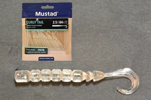 MUSTAD AJI CURLY TAIL 2.5   CLEAR LUMINOUS SILVER GLITTER 12DB/CSOMAG